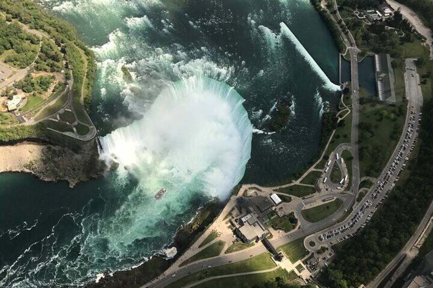 Niagara Falls Walk and Cruise: A Canadian Side Experience