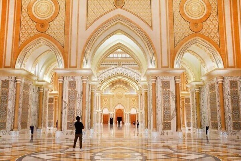 Abu Dhabi Tour Full-Day from Dubai with Grand Mosque