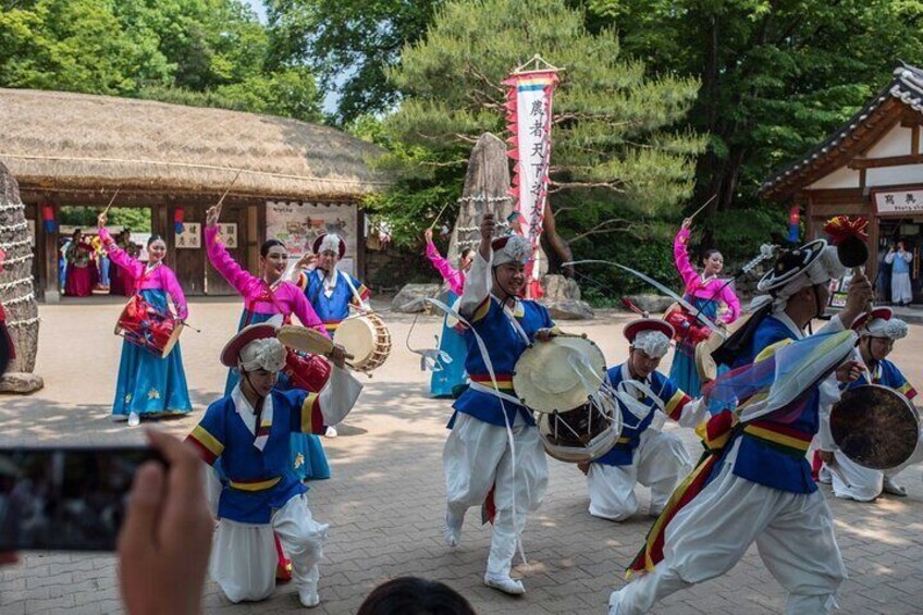 Suwon Fortress Folk Village Library Tour from Seoul