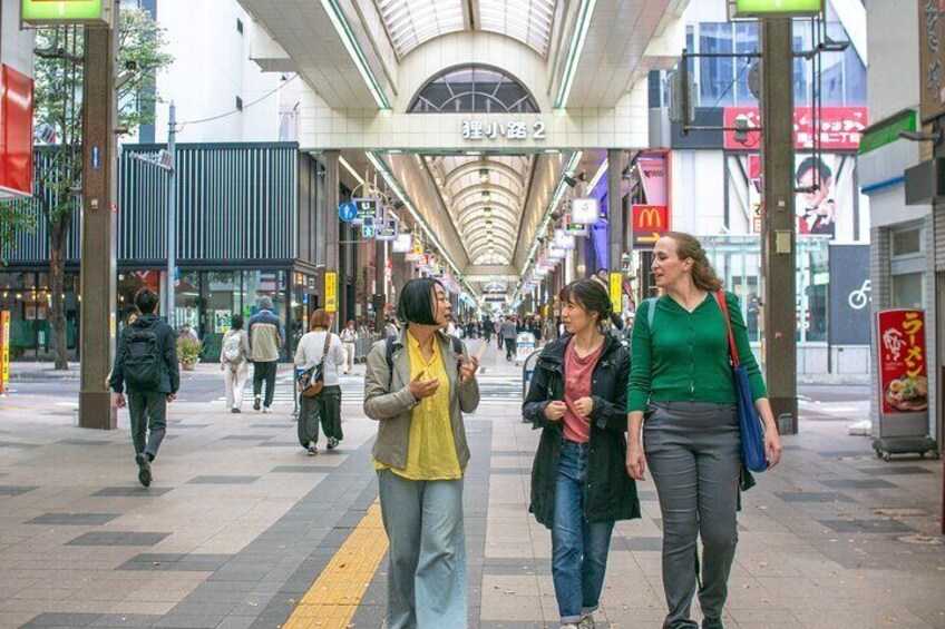 900M-long Tanukikoji Shopping Street is beloved by not only locals, but also lots of tourists.