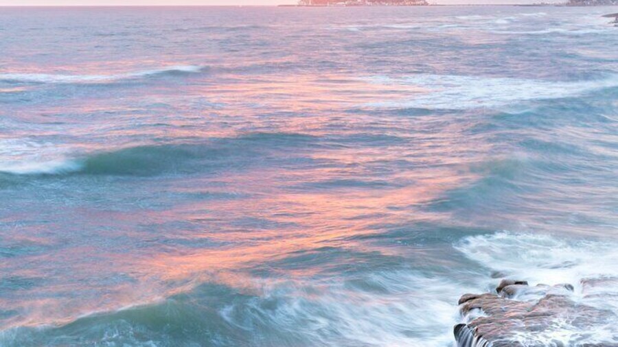 Enoshima’s Breathtaking Sunset Over the Ocean