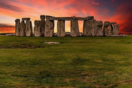 Private Day Trip from London to Stonehenge and Bath