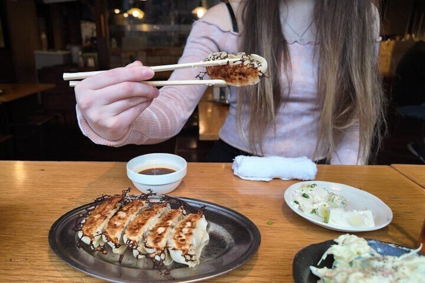 Tokyo: Learn the Art of Chopsticks in a Cozy Izakaya!