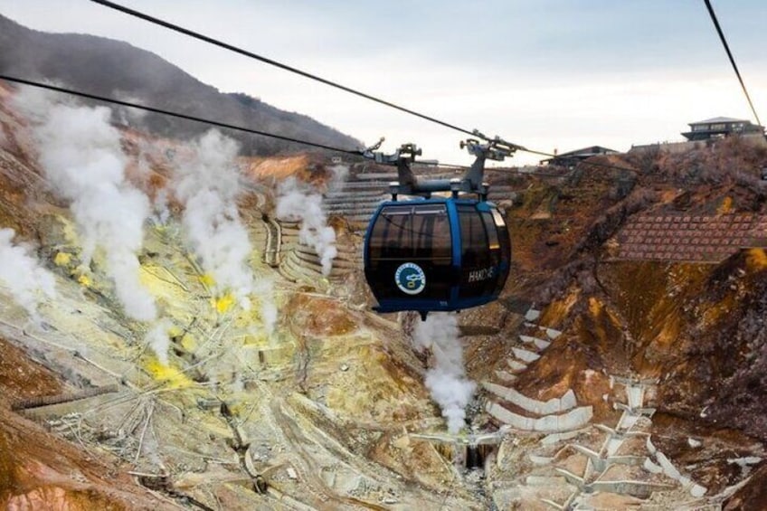 Ropeway towards Owakudani Valley