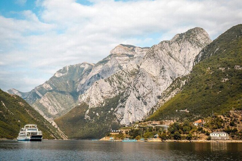 Komani Lake View