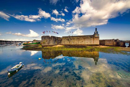 Concarneau: guided tour of the town centre, walled city, history & landscap...