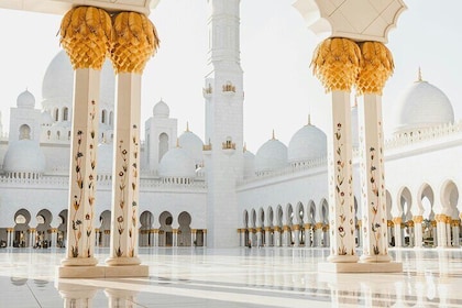 Tour por la ciudad de Abu Dabi con entrada a la Gran Mezquita y al Museo de...