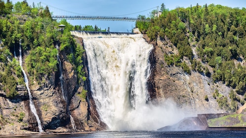 Von Montreal aus: Quebec City Trip mit Kreuzfahrt & Montmorency Falls
