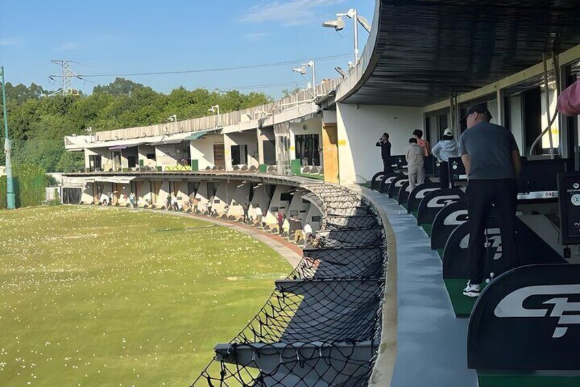 2-Hour Golf Private Practice Room Experience (Mid-sized Room)