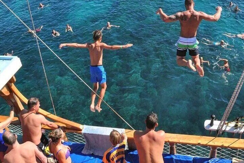 All Inclusive Alanya Pirate Boat Tour with Lunch and Drinks