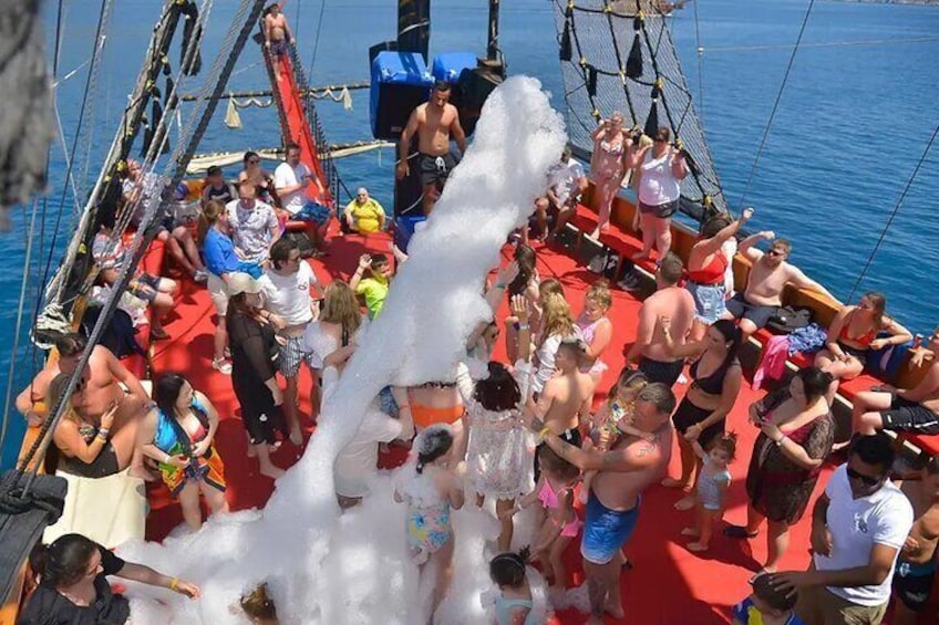 All Inclusive Alanya Pirate Boat Tour with Lunch and Drinks