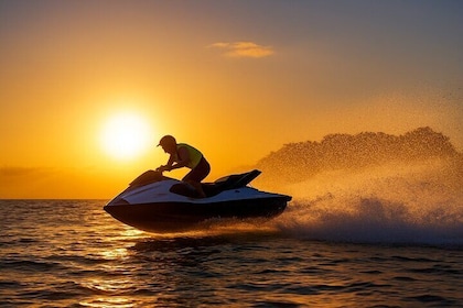 Doha Self Ride Jet Ski Experience mit Abholung und Rückgabe
