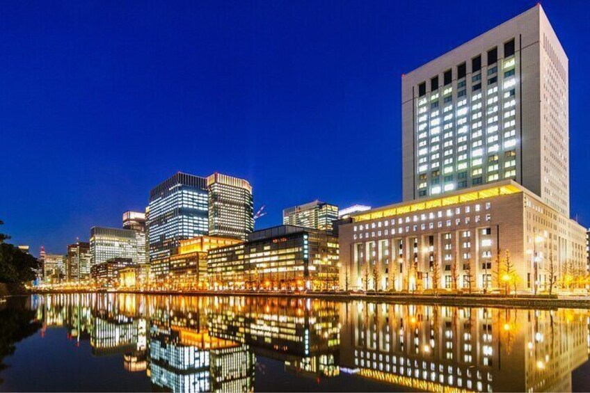 The vibrant cityscape of Marunouchi
