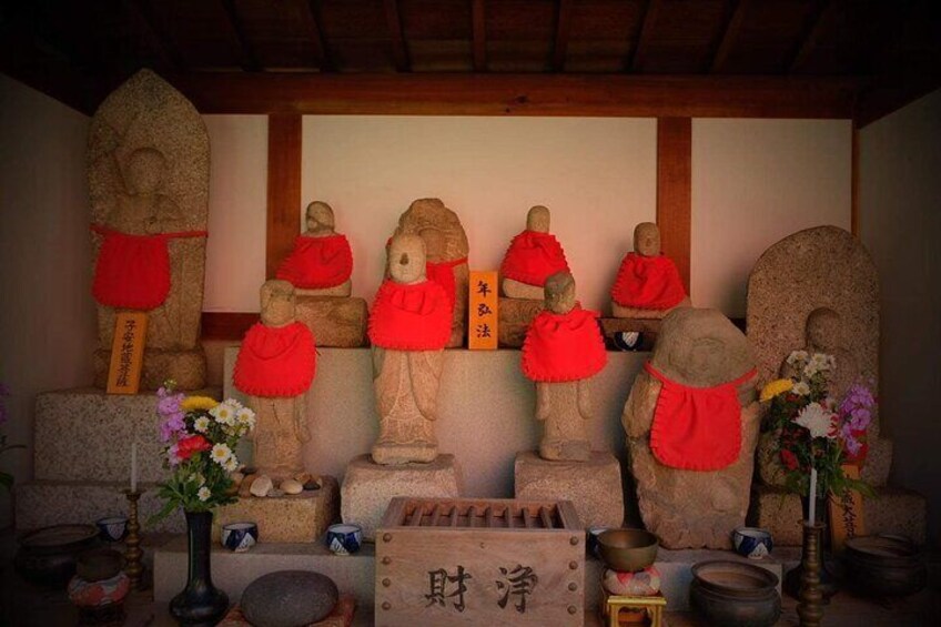 Buddhas at a Temple and Tea Ceremony Experience