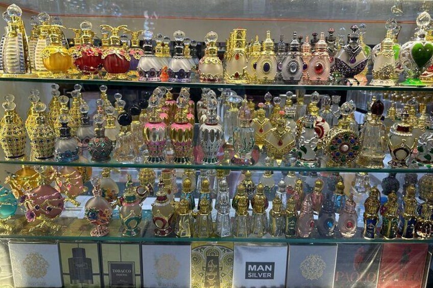 Old Dubai shopping Tour with Spice and Gold Souq Experience