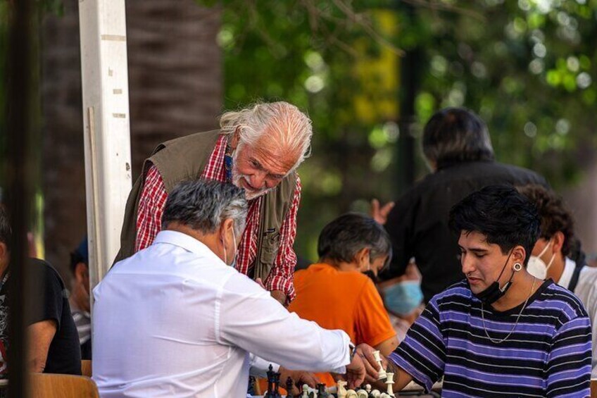 Chess players at Plaza de Armas