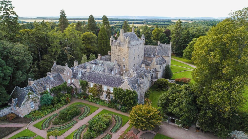 From Inverness: Cawdor Castle, Cairngorms National Park & Hairy Coos