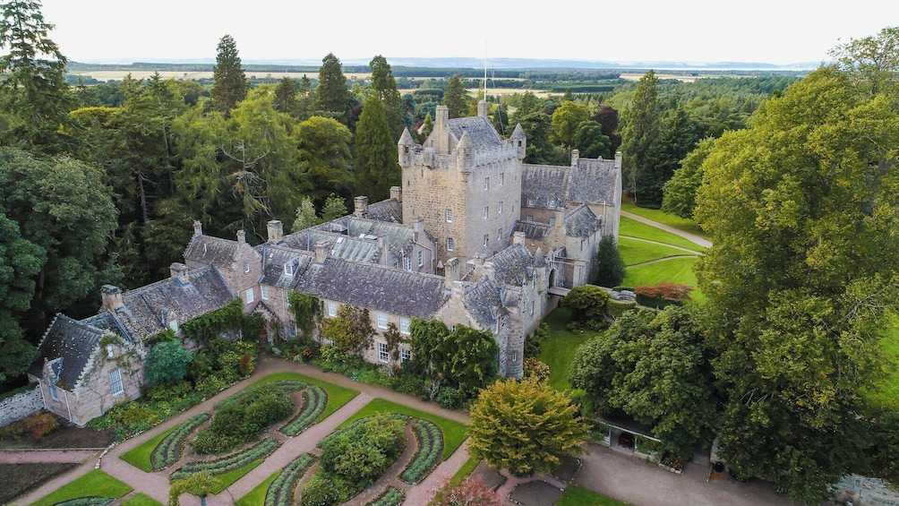 From Inverness: Cawdor Castle, Cairngorms National Park & Hairy Coos