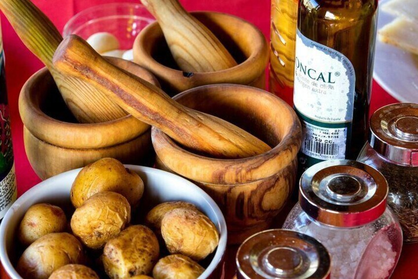 Gran Canaria Food Tour with Distillery Visit and Local Lunch