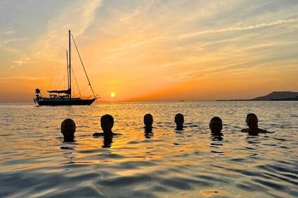 Sunset Dinner on Private Luxury Yacht in Papagayo Beaches
