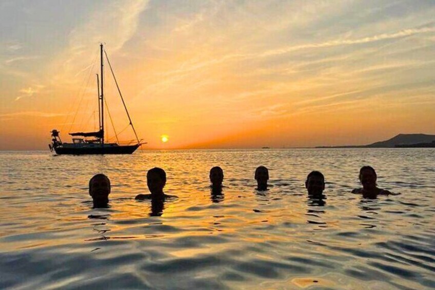 Sunset Dinner on Private Luxury Yacht in Papagayo Beaches