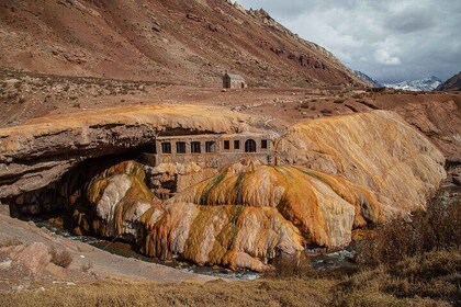 High Mountain and Puente del Inca
