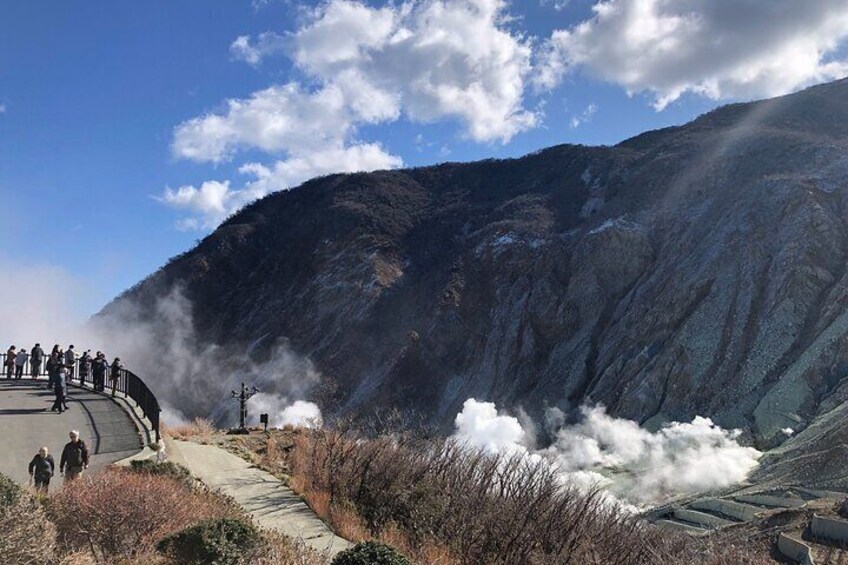 Hakone Day Tour with Lake Ashi cruise & Ohwakudani From Shinjuku
