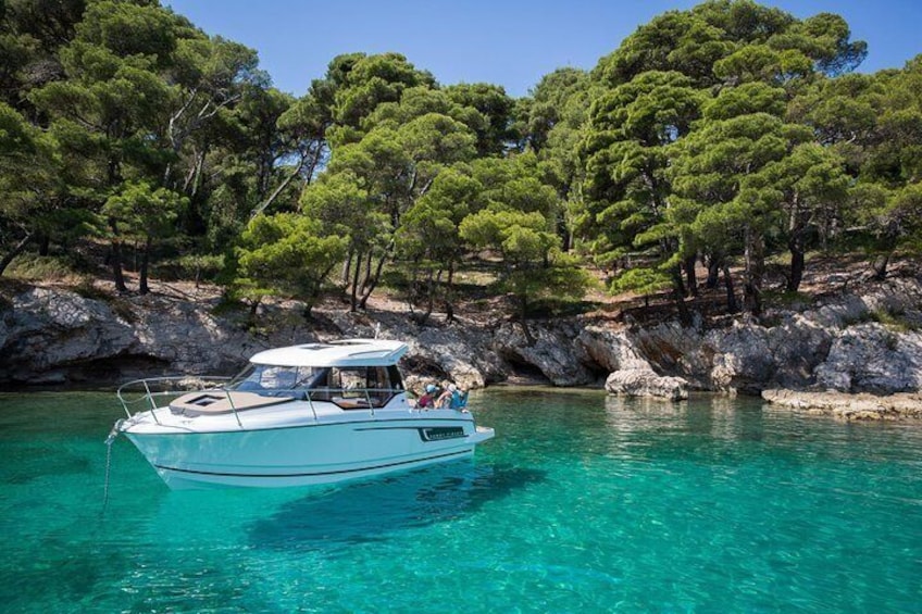 Private Boat and Skipper Day Charter Merry Fisher 795