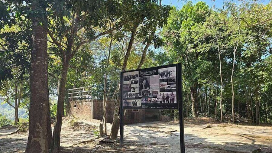 Khmer Rouge’s Last Home and Pol Pot grave at Anlong Veng Tour