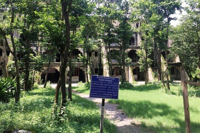 Caves, Ashrams & Divine Energy: Walk Along the Ganges
