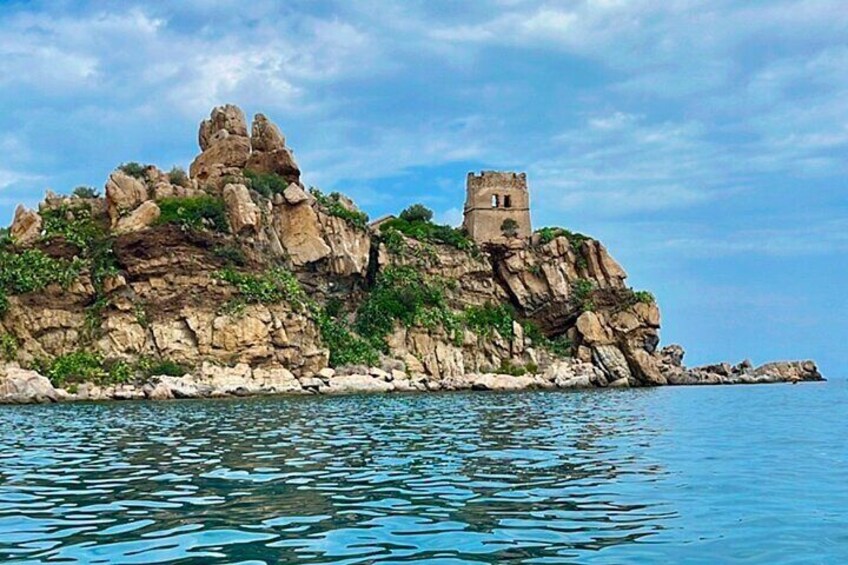 Private boat excursion along the coast of Cefalu