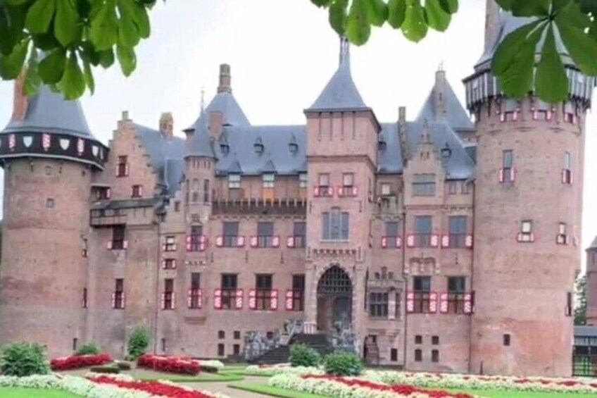 Amsterdam Utrecht Alpaca Trails and Castle Tales