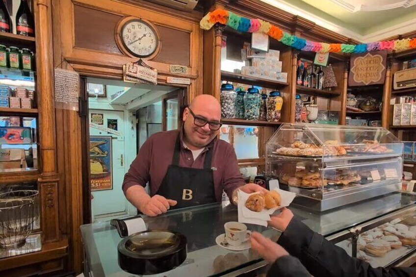 Venice through 10 bites Cicchetti Trail with Wine