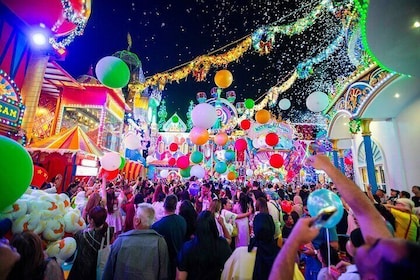 Carnival Entertainment and Dinner Experience in Phuket