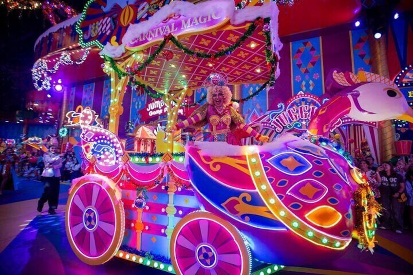 Carnival Entertainment and Dinner Experience in Phuket