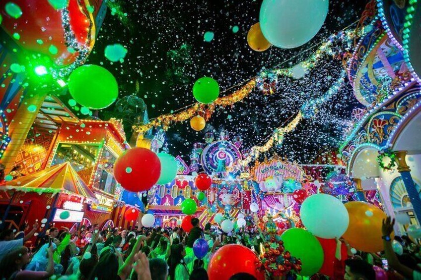 Carnival Entertainment and Dinner Experience in Phuket