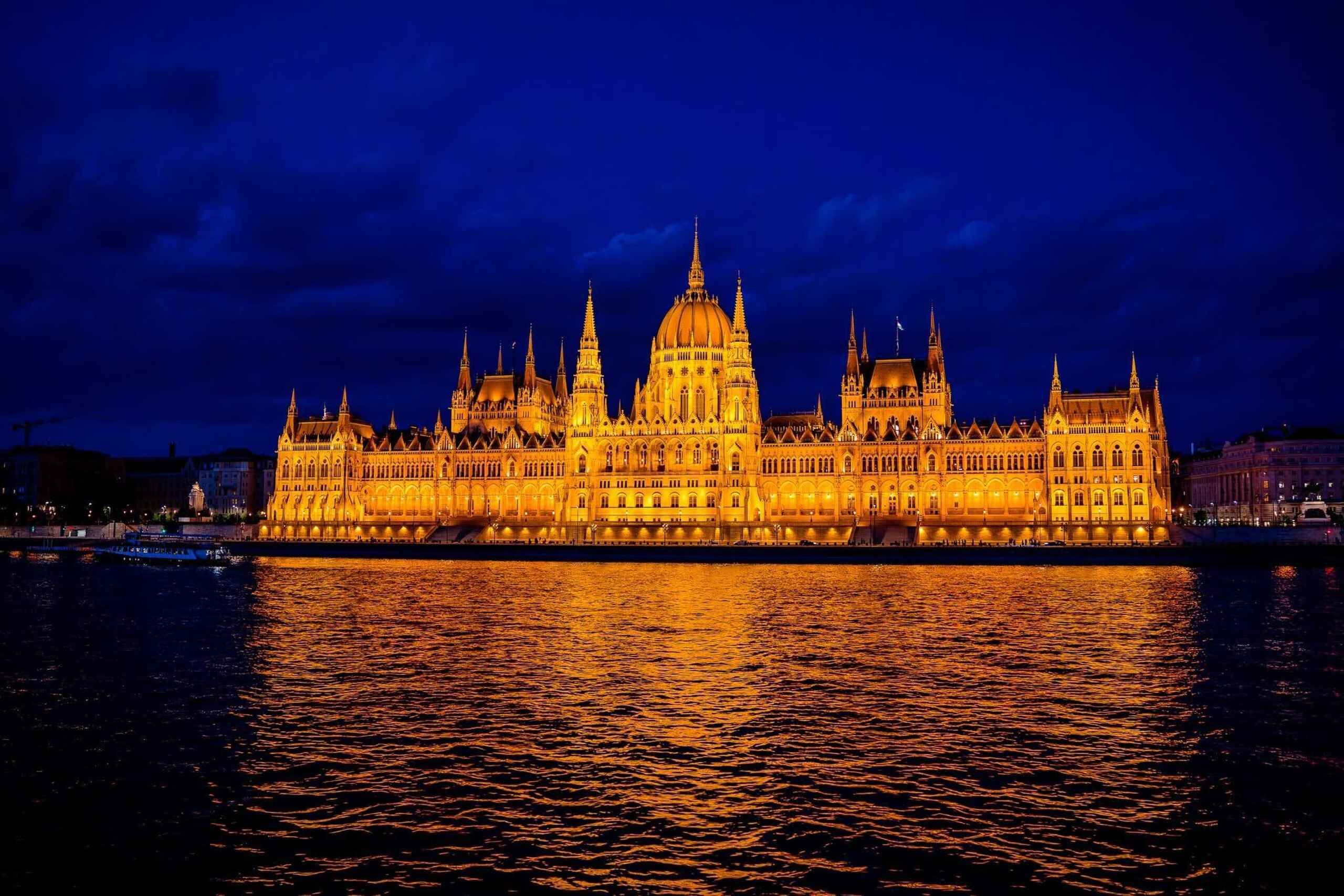 Picture 5 for Activity Budapest: Floating Lotus Cruise with unlimited drinks