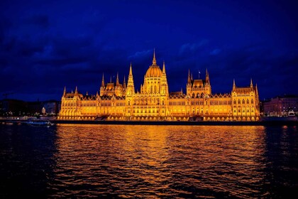 Budapest: Lotus Cruise with Unlimited Premium Drinks
