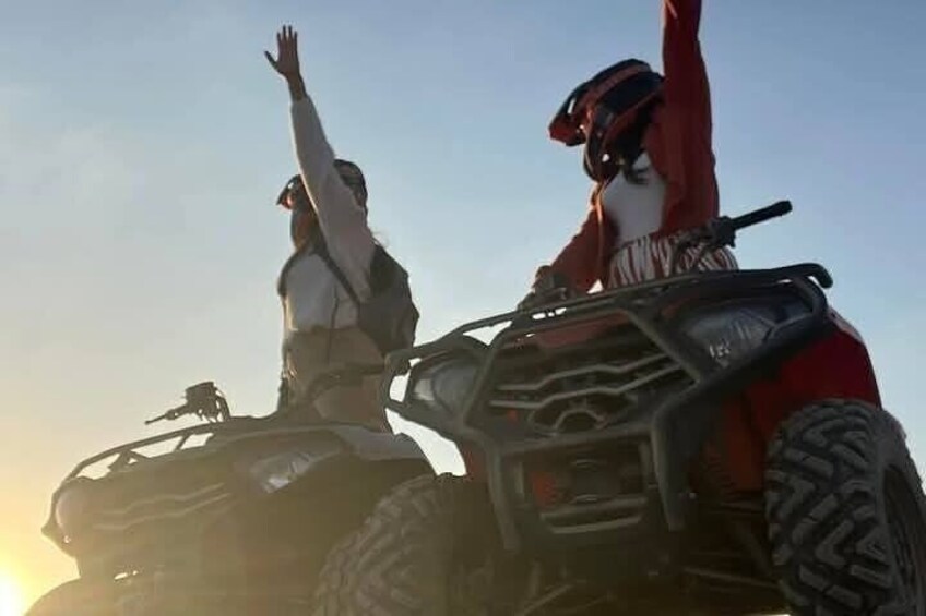 Quad Agafay camel ride, swimming pool, dinner and show.