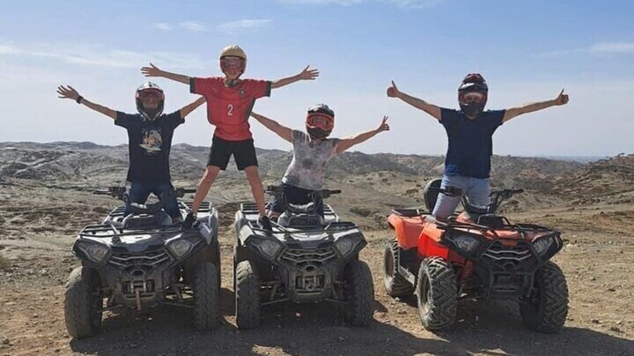 Quad Agafay camel ride, swimming pool, dinner and show.