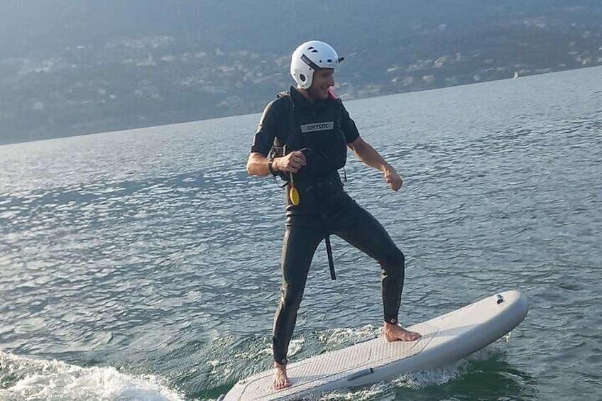 E-foil surf lesson on Lake Como with Aperitivo