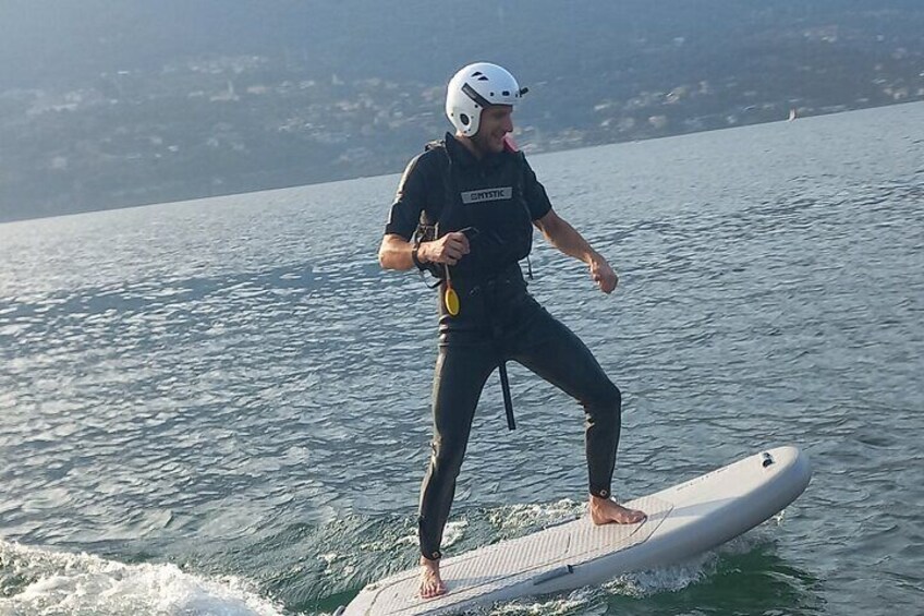 E-foil surf lesson on Lake Como with Aperitivo