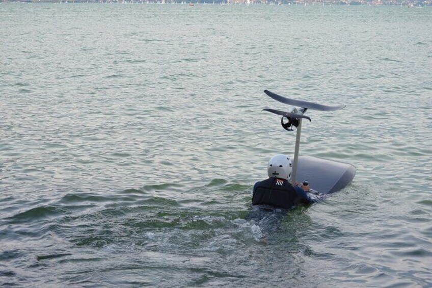 E-foil surf lesson on Lake Como with Aperitivo