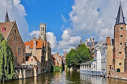 Bruges Gita di un'intera giornata in piccoli gruppi in minivan da Parigi