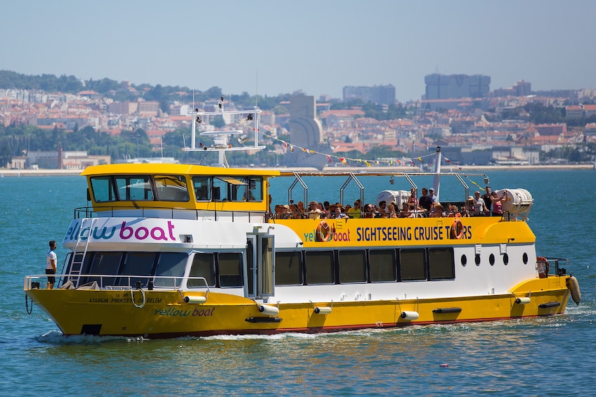 Sightseeing boat tour in Lisbon
