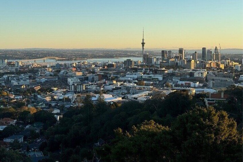 Private Sunrise Tour from Auckland Mount Eden and Hidden Gems