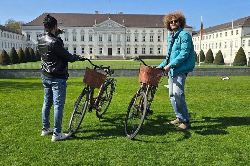 Guided bike tour in the middle of the city of Berlin