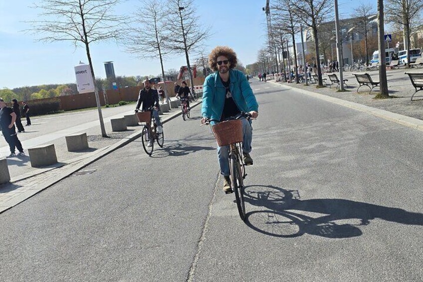 Guided bike tour in the middle of the city of Berlin