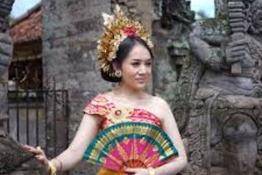 Photoshot in Bali traditional clothes