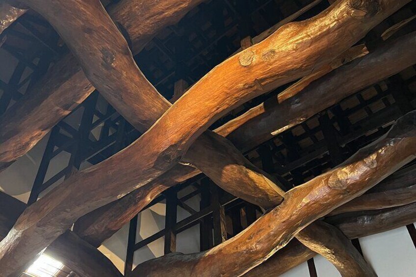 Impressive beams of 
Toyomura Sake Brewery